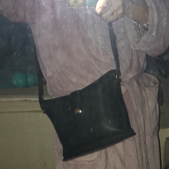 Model shot for size visual. Coach bag extra pics - Picture 1 of 1